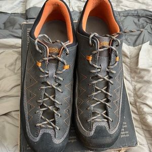 Asolo Apex MM.  SIZE 10(43 2/3).